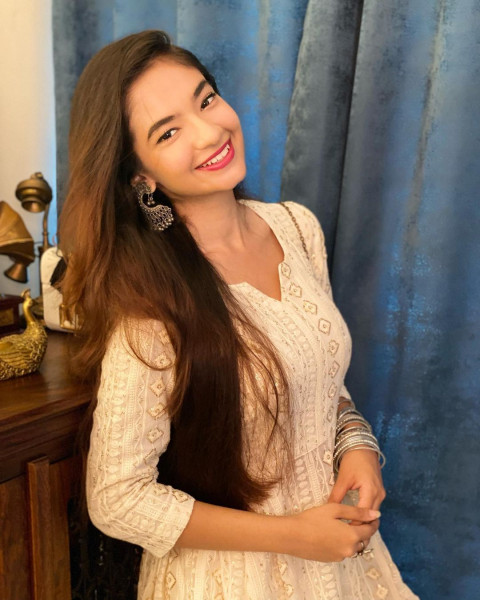 Beautiful Anushka Sen Tv Star Pictures New WhatsApp