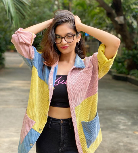 Beautiful Anushka Sen Wallpaper For Mobile