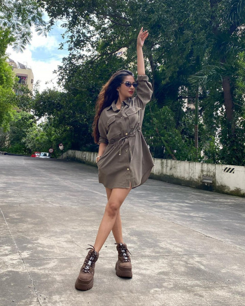 Beautiful Anushka Sen Wallpaper For Mobile Image