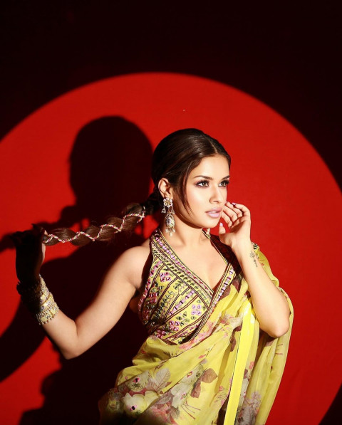 Beautiful Avneet Kaur Full HD Wallpapers Photos Images