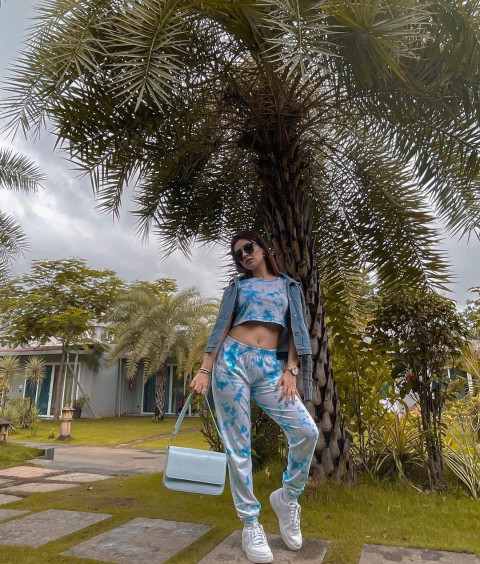 Beautiful Avneet Kaur HD Wallpapers Photos