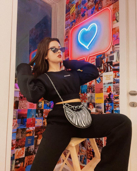 Beautiful Avneet Kaur HD Wallpapers Photos Free