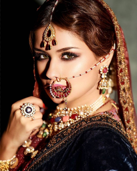 Beautiful Avneet Kaur HD Wallpapers Photos Images New