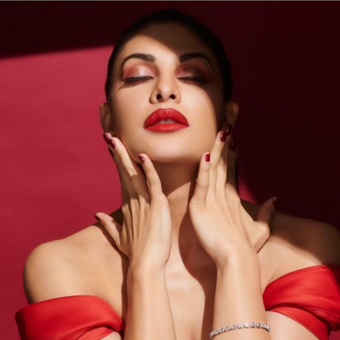 Beautiful Jacqueline Fernandez Hot Photoshoot Pics Dp