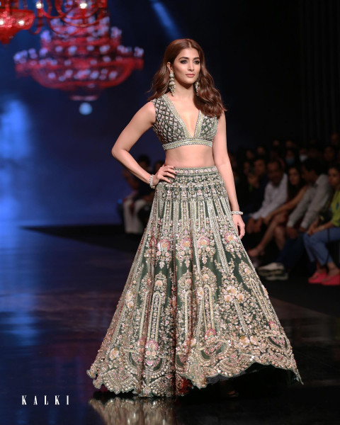 Beautiful Pooja Hegde HD Images Pic For WhatsApp DP