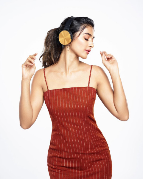 Beautiful Pooja Hegde Latest Hot Photoshoot Wallpaper Images