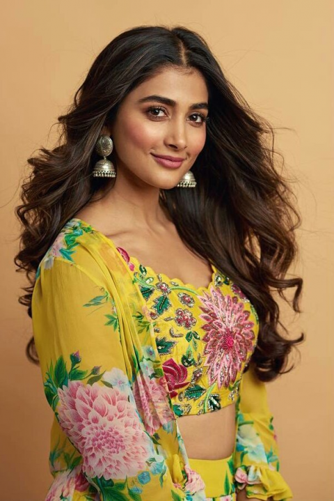 Beautiful Pooja Hegde Ultra HD Images Pic For WhatsApp DP