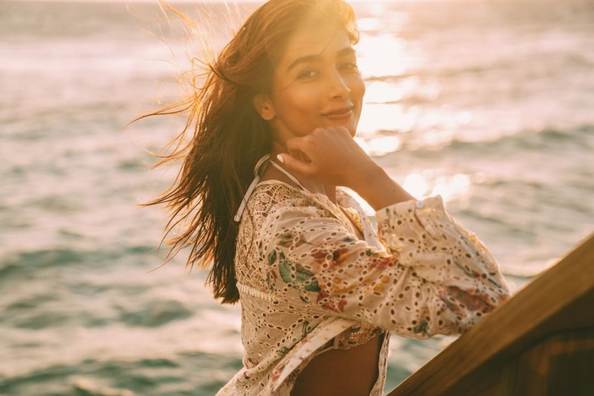 Beautiful Pooja Hegde Ultra HD Images Pic For WhatsApp DP