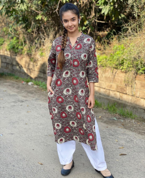 Beautiful Princess Anushka Sen Wallpaper Hd