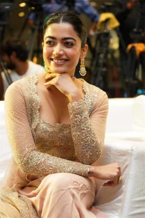Beautiful Rashmika Mandanna Hot Photos Wallpapers HD