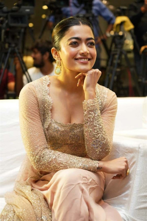 Beautiful Rashmika Mandanna Hot Photos Wallpapers HD