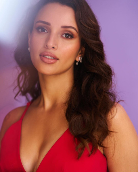 Beautiful Tripti Dimri Images HD Wallpaper New Pictures