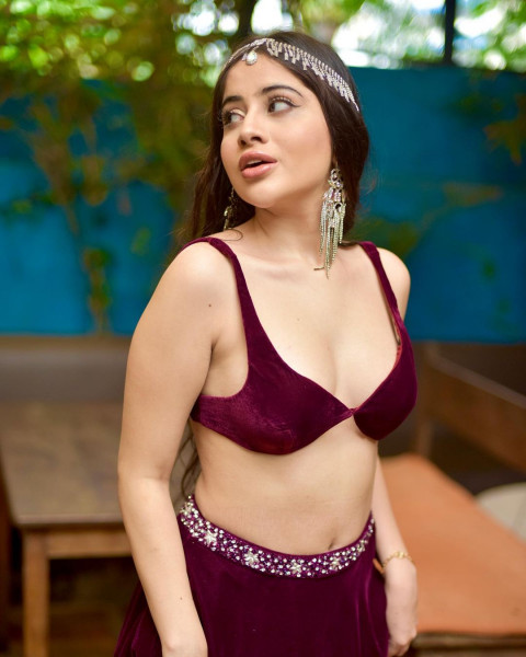 Beautiful Urfi Javed Photos WhatsApp DP For Mobile   Wallpapers