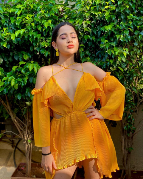 Beautiful Urfi Javed Photos WhatsApp DP For Mobile   Wallpapers