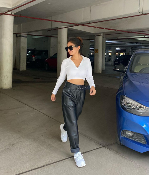 Cute Anushka Sen HD Wallpaper Photos Pics