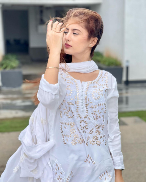 Cute Arishfa Khan Outdoor Images   Arisha Picture