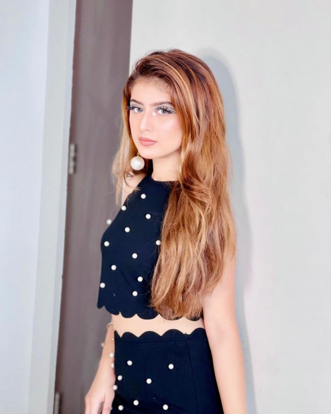 Cute Arishfa Khan Pictures Model In Black dress