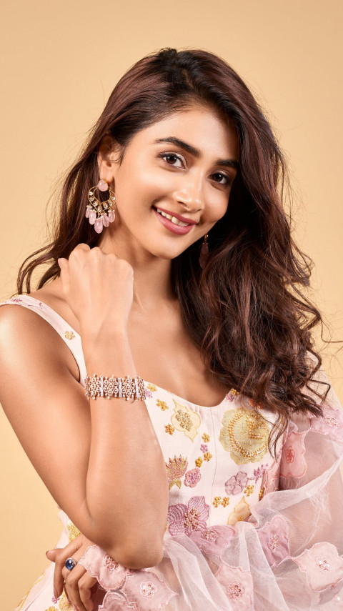Cute Beautiful Pooja Hegde Face Images Pic For WhatsApp DP