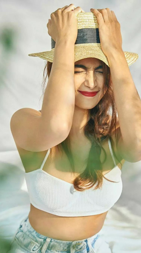 Cute Beautiful Pooja Hegde Face Images Pic For WhatsApp DP