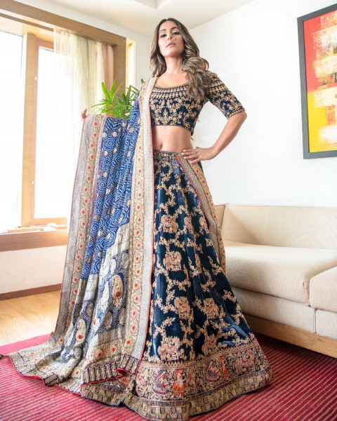 Cute Hina Khan Wallpaper For WhatsApp DP Pic