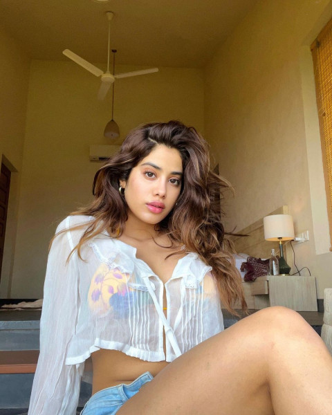 Cute Janhvi Kapoor Photoshoot Images Dp