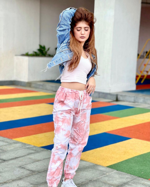 Cute Look Arishfa Khan Images Free   Profile Pic