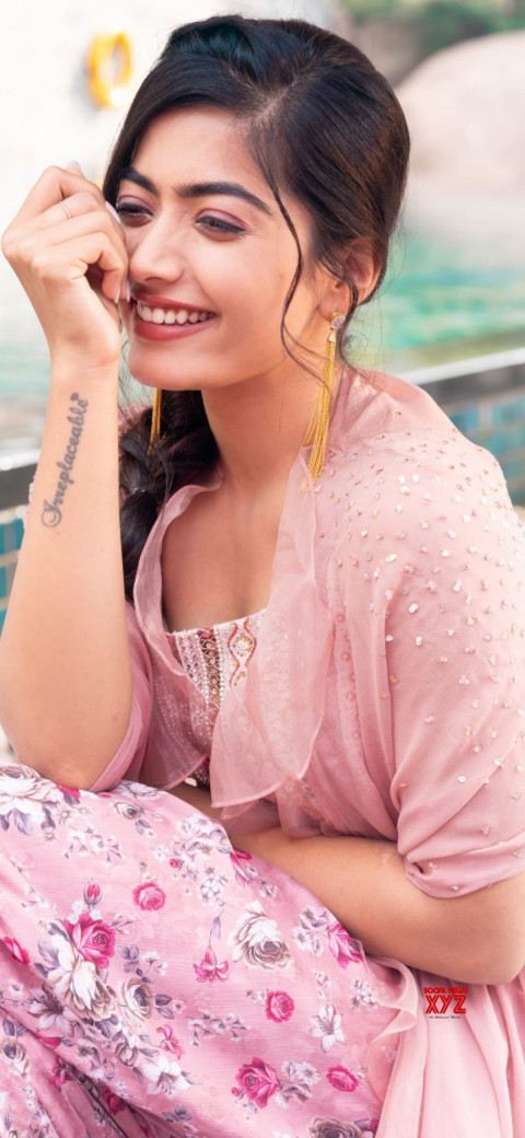 Cute Rashmika Mandanna Beautiful images Mobile Wallpapers