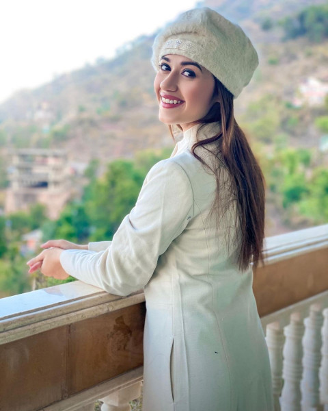 Cute Smile Jannat Zubair Wallpaper For Mobile Dp