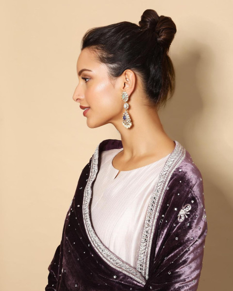 Cute Tripti Dimri Hot HD Photos With Black Dress Wallpapers Free