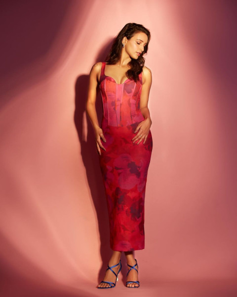 Cute Tripti Dimri Wallpapers for mobile Download WhatsApp DP