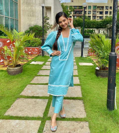 Cute Tv Star Anushka Sen Images For Mobile  (1)