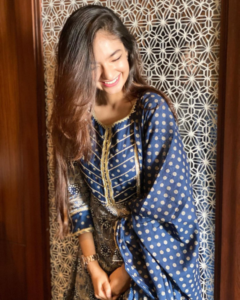 Cute Tv Star Anushka Sen Images For Mobile  (2)