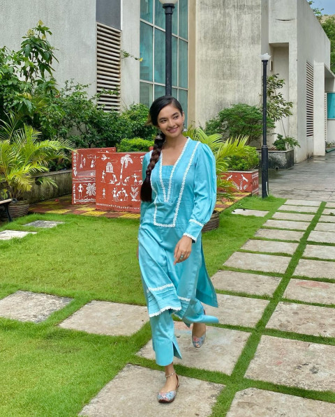 Cute Tv Star Anushka Sen Images For Mobile  (4)