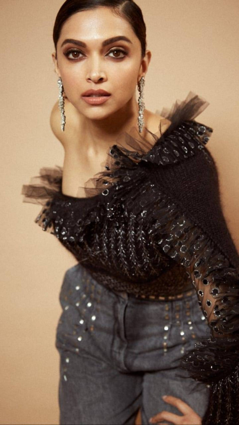 Deepika Padukone Photos Mobile Dp Wallpapers Images