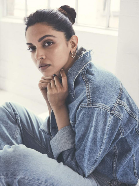 Deepika Padukone Photos Mobile Dp Wallpapers Images