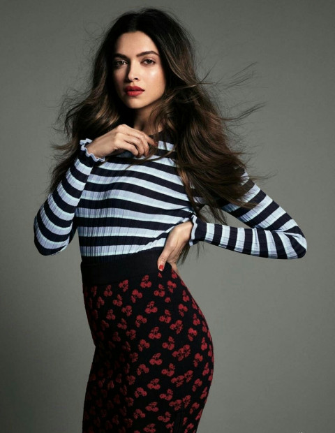 Deepika Padukone Photos Mobile Dp Wallpapers Images