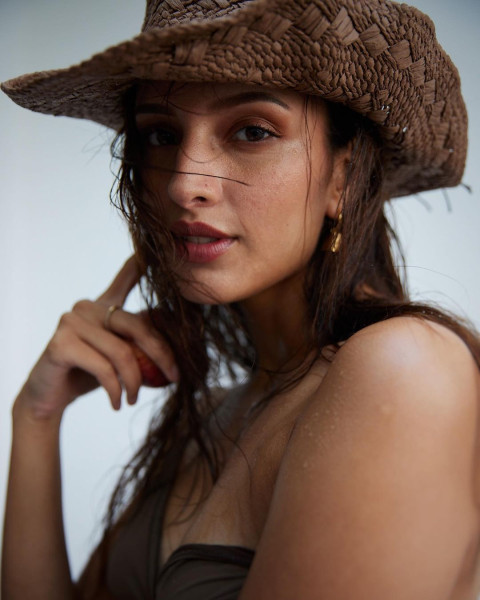 Download Tripti Dimri Wallpapers For Mobile Download WhatsApp DP