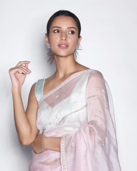 Download Tripti Dimri Wallpapers For Mobile Download WhatsApp DP