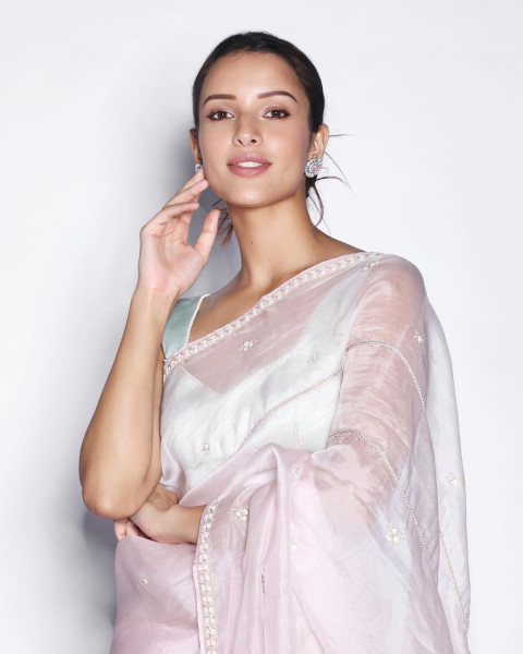 Download Tripti Dimri Wallpapers For Mobile Download WhatsApp DP