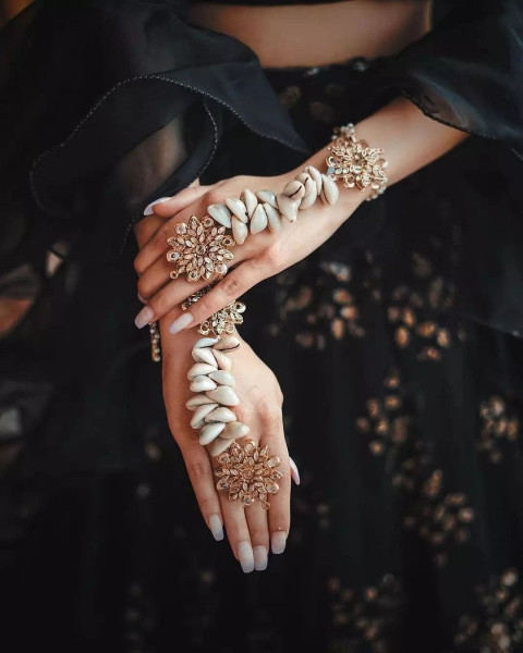 Dulhan Full Hand Mehndi Design Pictures For Wedding