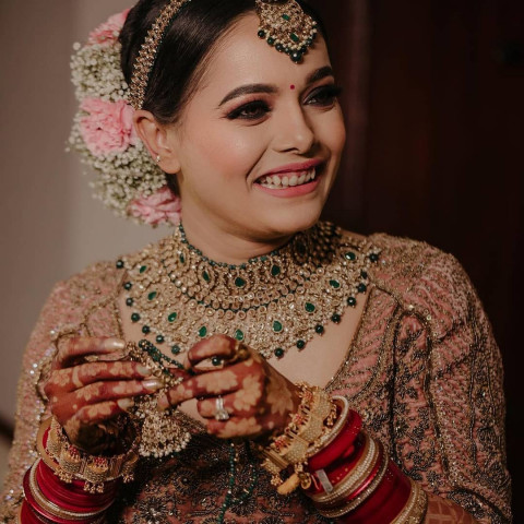 Dulhan Photoshoot Pose Ideas Pictures For Wedding