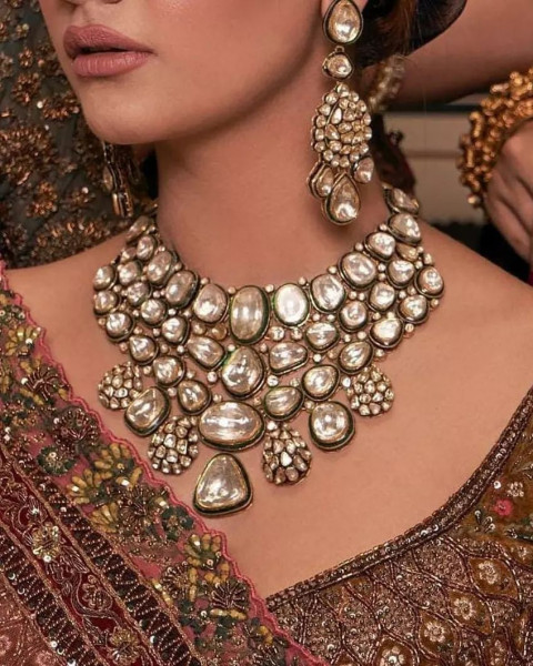 Dulhan With Jewellery Photoshoot Pose Ideas Pics