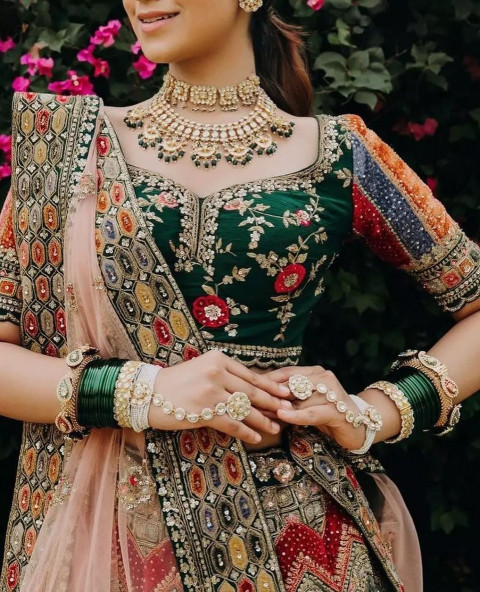 Dulhan With Jewellery Photoshoot Pose Ideas Pics