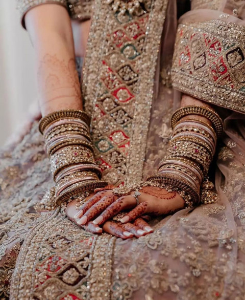 Dulhan With Jewellery Photoshoot Pose Ideas Pics