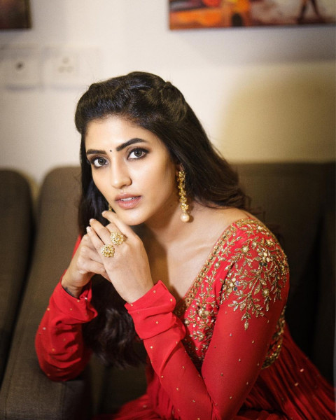 Eesha Rebba Hot Beautiful Photos For Mobile Images