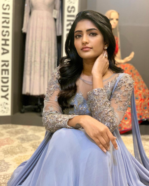 Eesha Rebba Hot Beautiful Photos For Mobile Images