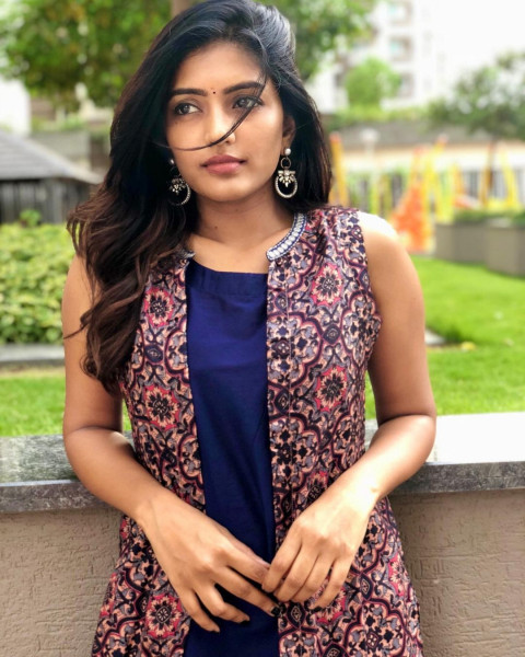 Eesha Rebba Hot Beautiful Photos For Mobile Images