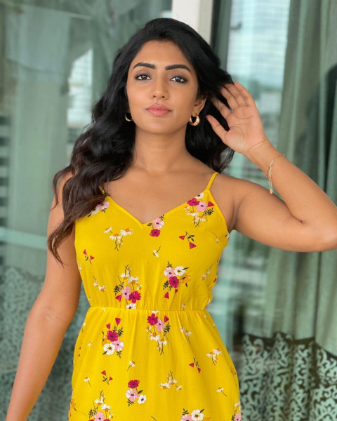 Eesha Rebba Hot Beautiful Whatsapp Dp Wallpapers Pics
