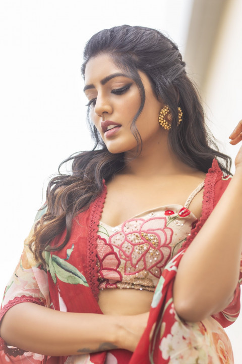 Eesha Rebba Hot HD Photos & Mobile Wallpapers