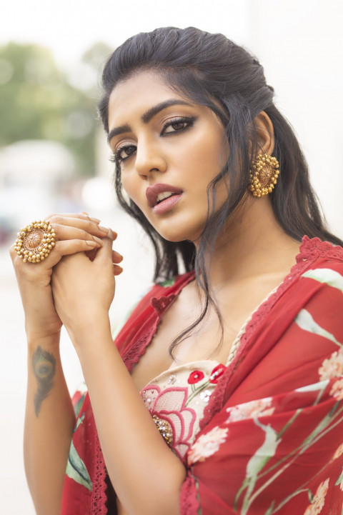 Eesha Rebba Hot HD Photos & Mobile Wallpapers